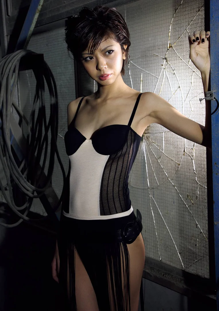 宮地真緒 SM Mao Miyaji 写真集 B87 胸のライン 縛られた状態の美しさ