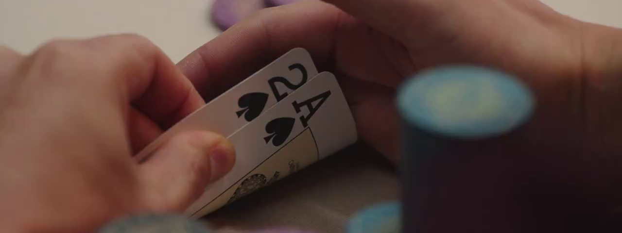 手元のスペードの2とスペードのA