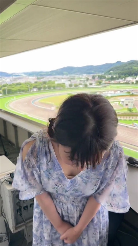 冨田有紀エロおっぱいアナウンサーウイニング競馬ポロリ