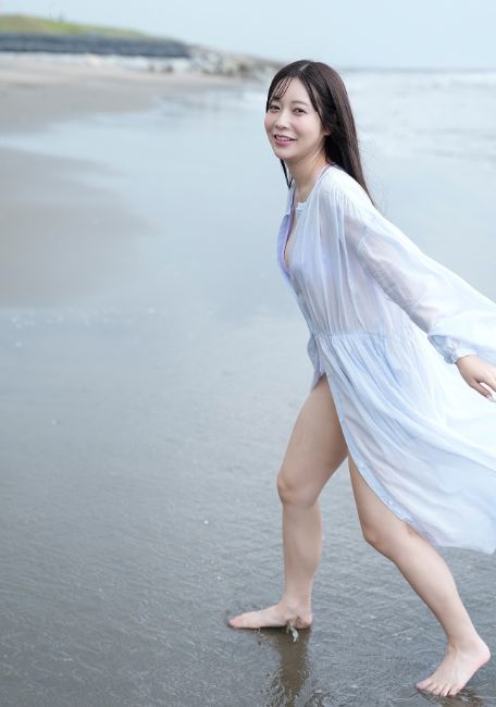 斉藤優里セミヌードおっぱいエロ画像