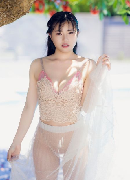 神喜ミア乳首ヌードおっぱいエロ画像