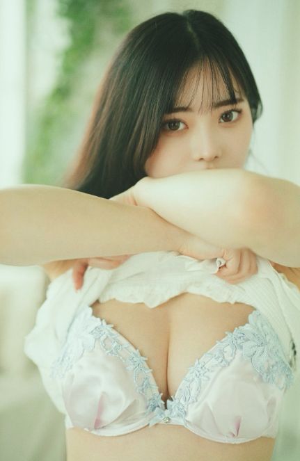 神喜ミアグラビアおっぱいエロ画像