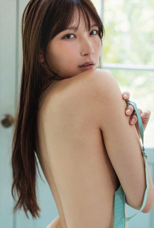 あまつまりな エロい美尻を強調したグラビア