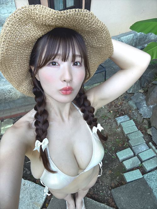原つむぎ 爆乳パンチのセクシー漫才シーン