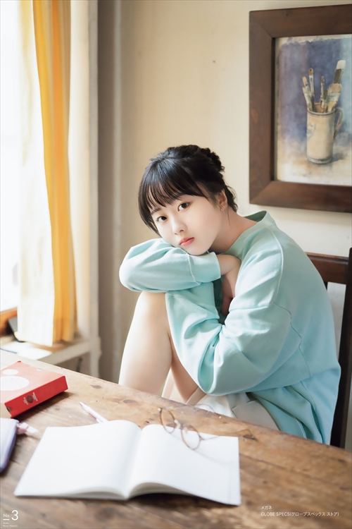 本田望結の2025年最新グラビア！セクシーな胸元が際立つプルンプルンなショット