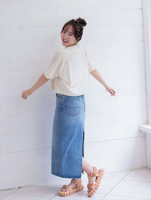 本田望結の2025年グラビア！プルンプルンな胸元が魅力的なショット