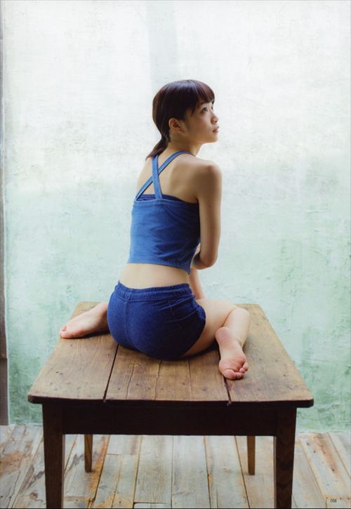 深川麻衣 ビキニ姿 セクシーショット ファン必見写真