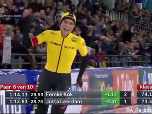 オランダのスケート美女ユッタ・リールダム 黄色ユニフォームのジッパー事故