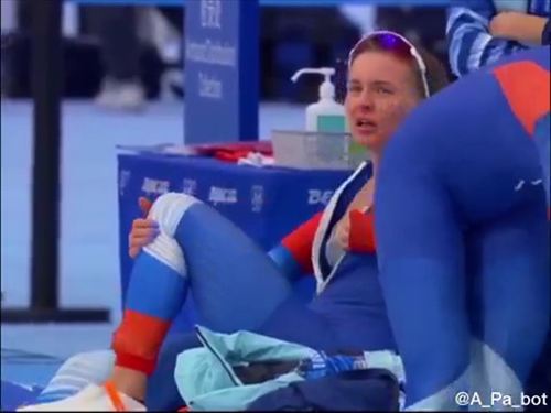 美女スケーターユッタ・リールダム 長野大会での谷間露出瞬間