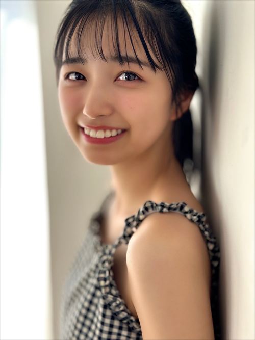 五百城茉央 清楚グラビアで巨乳の谷間チラ見せ