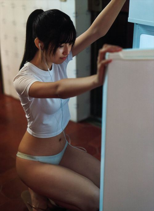 五百城茉央 ランジェリーグラビア 巨乳とくびれの誘惑