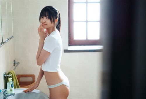 五百城茉央 エロい下着姿 セクシーな尻の魅力