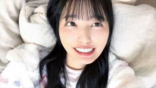 五百城茉央 自撮りグラビア くびれとセクシーなポーズ