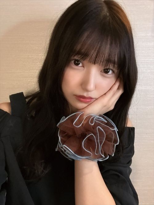 五百城茉央 自撮りで魅せるエロい美脚と尻