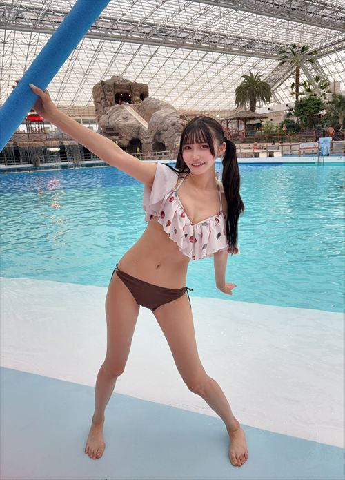伊織芽衣 グラビア 透け衣装のオフショット