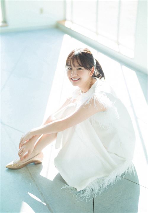 乃木坂46金川紗耶のグラビア、抜群のスタイルを披露