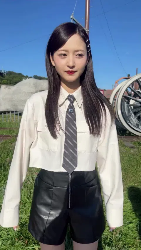 乃木坂46金川紗耶の股関節ストレッチ、テレビでの妖艶な動き