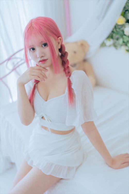 真陽菜りりのエロい姿が映るアイドルスキャンダル写真