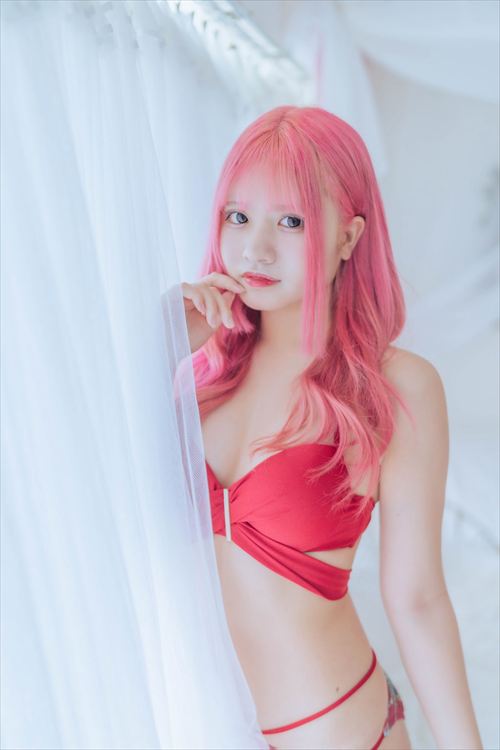 君のメインヒロイン真陽菜りりのセクシーなアイドル画像