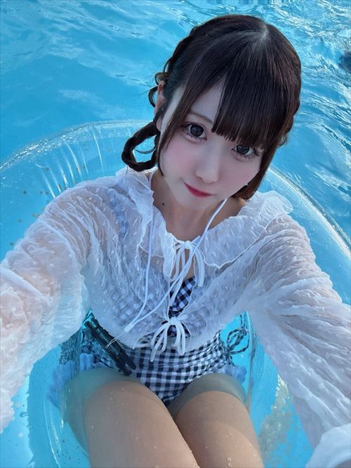 鈴羽りらのエロい姿が映るアイドルスキャンダル写真