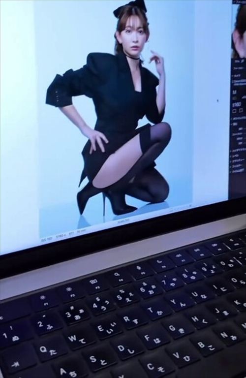小嶋陽菜 スナイパーコスプレ セクシー