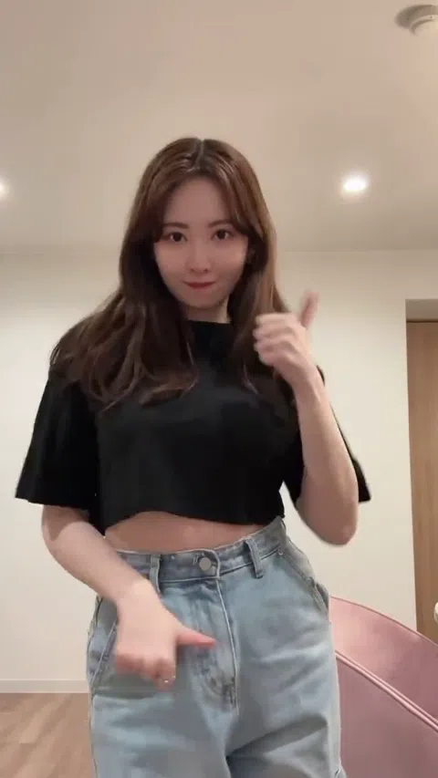 小嶋陽菜 ふんどし風衣装 セクシーショット