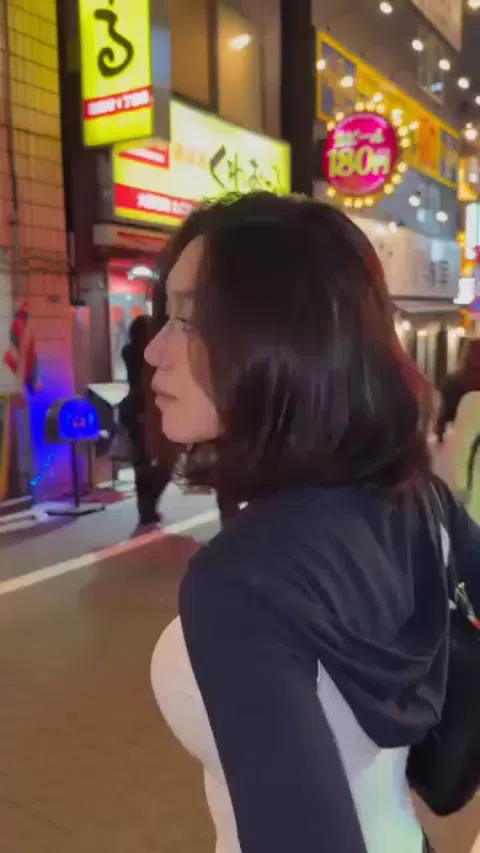 川道さら エロい水着GIFでGカップ巨乳が揺れるセクシーショット
