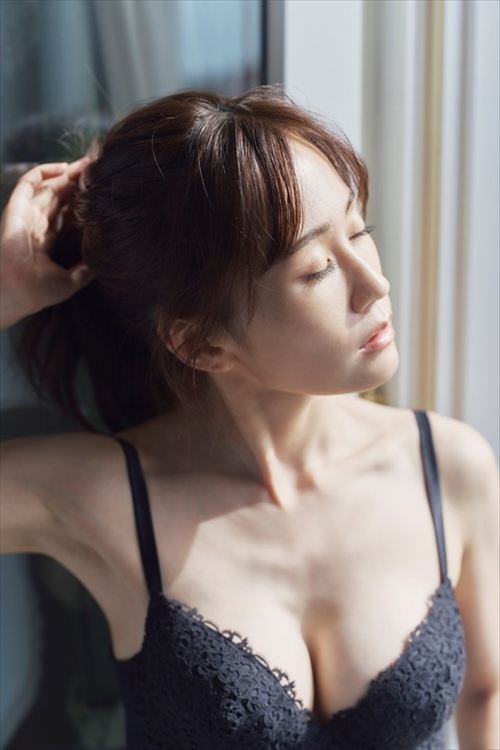 前田敦子 先行カット3 ランジェリー透け 乳首シルエット 色気