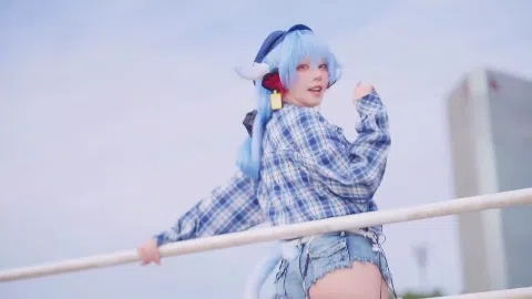 菌烨takoのコスプレ自撮り、色気たっぷりのラテックス衣装が話題