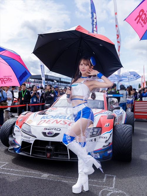 名取くるみ エロいレースクイーン姿のハイレグ画像