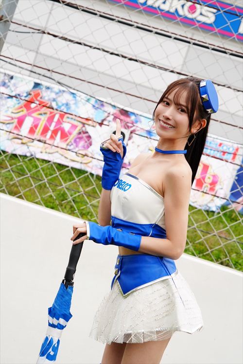 名取くるみ エロいハイレグで魅せるレースクイーン画像