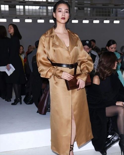 のん グラビア谷間露出祭り 柔らかバスト特写 エロドアップショット