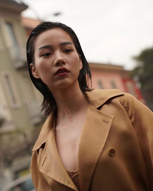 のん セクシーグラビアおっぱい 谷間晒し大胆ポーズ 高解像度