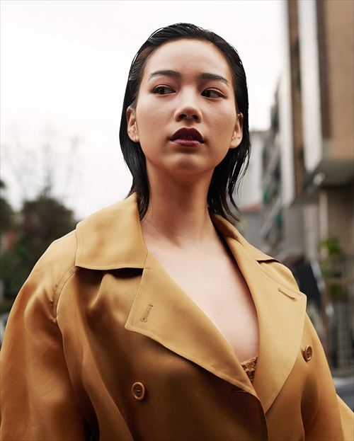 のん 豊満谷間グラビア 胸揺れ風ショット エロさ極まる特写