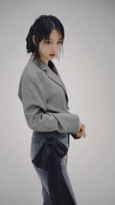 のん 谷間晒し大胆ドレス 吉永小百合と並ぶもエロさ圧倒 第38回東京国際映画祭