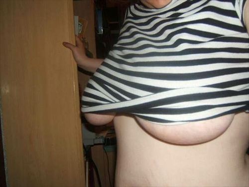 巨乳トップレス露出自撮りのエロ瞬間
