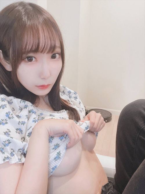 むちむちおっぱい谷間露出の衝撃写真