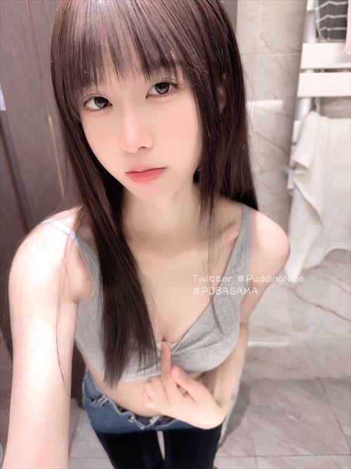 プリンちゃん(布丁) 私服エロ自撮り むっちりヒップ 日常ドスケベ