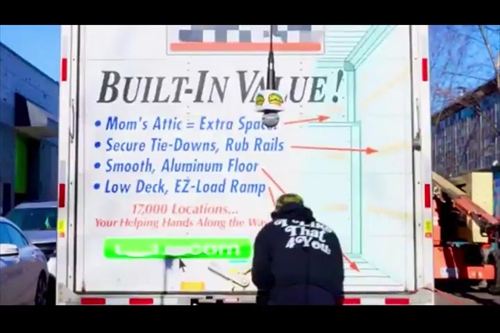 ラッパーPVのエロすぎる背景がバズった画像