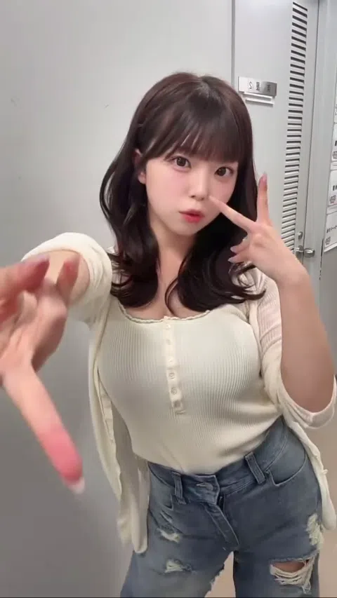 さくらもも 週刊プレイボーイ 45＆46号 ノーブラサロペット ポロリ画像