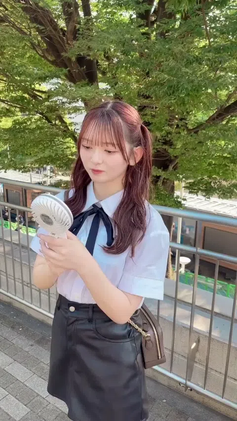 佐山すずか グラビアのセクシーな水着姿をGIFで