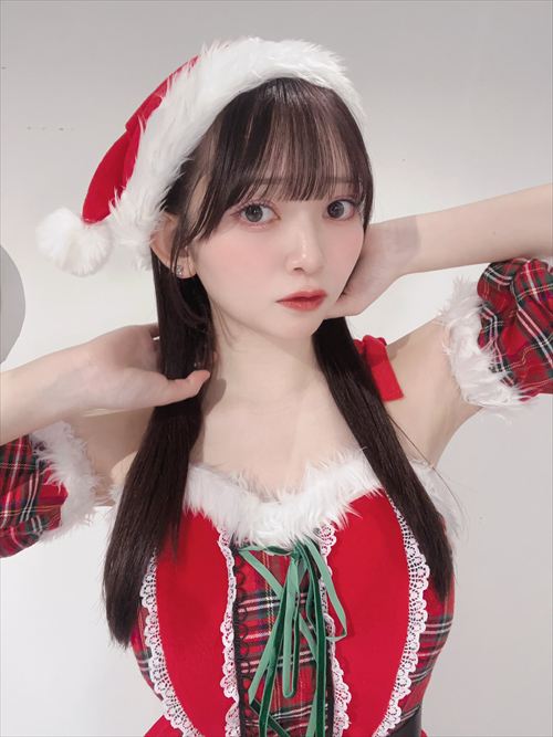 佐山すずか 黒ナースコスプレでエロい尻