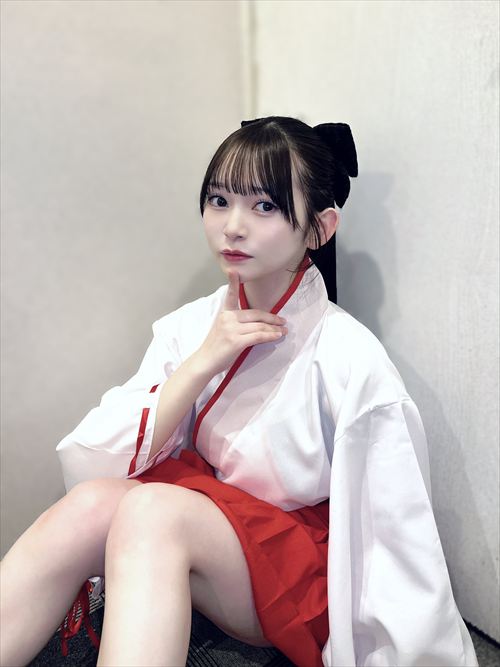 佐山すずか コスプレで輝くセクシーな姿