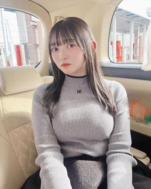 佐山すずか 水着で輝くセクシーなグラビア
