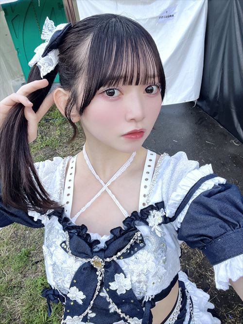 佐山すずか 自撮りのエロいボディライン
