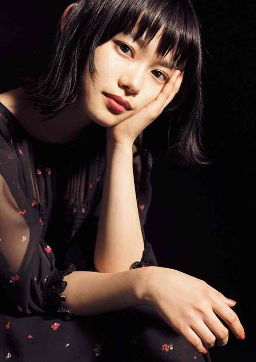 杉咲花 女優 ポートレート  スタジオ撮影