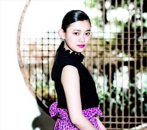 杉咲花 映画スター ファッショナブルな衣装 