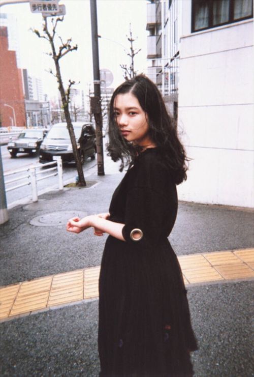 杉咲花 女優 優雅なポートレート 