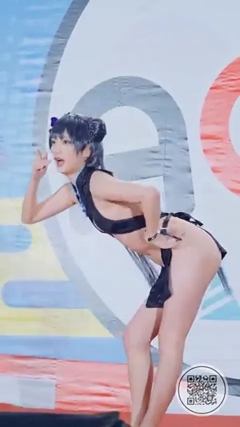 台湾コスプレイベントの過激な衣装で話題のレイヤー