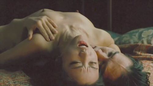 タン・ウェイ 巨乳強調 映画未公開エロ濡れ場